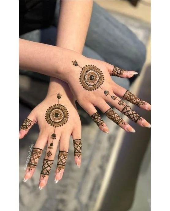 Charming Trail Back Hand Mehndi Design Layout Charming Trail Back Hand Mehndi Design Layout